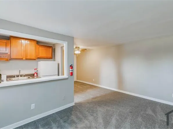 1765 Skyline Dr APT 51, Pittsburgh, PA 15227