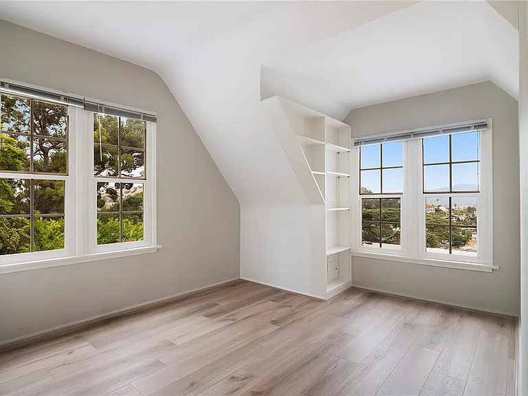 934 Highline Rd — Photo 23