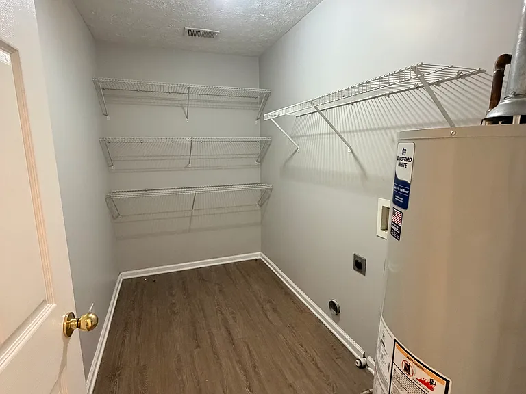 4852 Clifford Cir — Photo 24