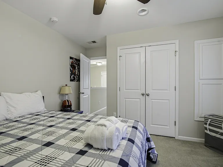 225 Urbano Ln — Photo 33