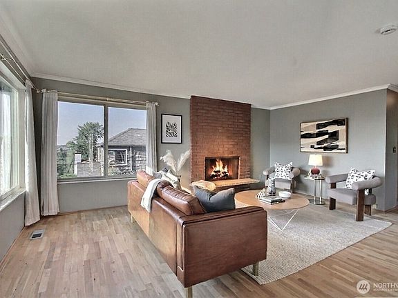 3rd image of 326 Renton Avenue S