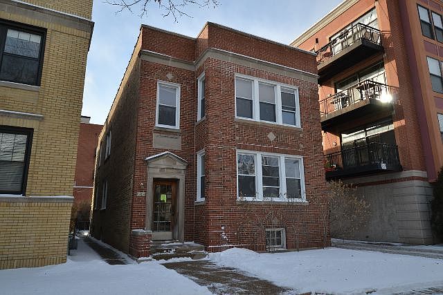 1st image of 3936 N Claremont Ave #1