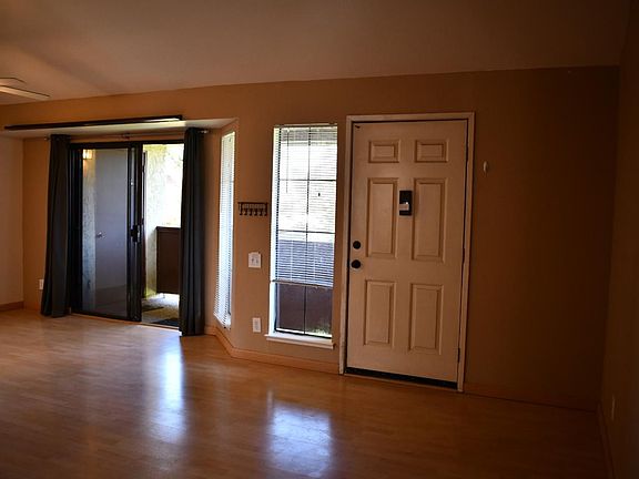 5th image of 410 Kenbrook Cir #164
