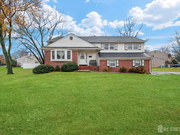 102 Aberdeen Rd, Aberdeen, NJ 07747