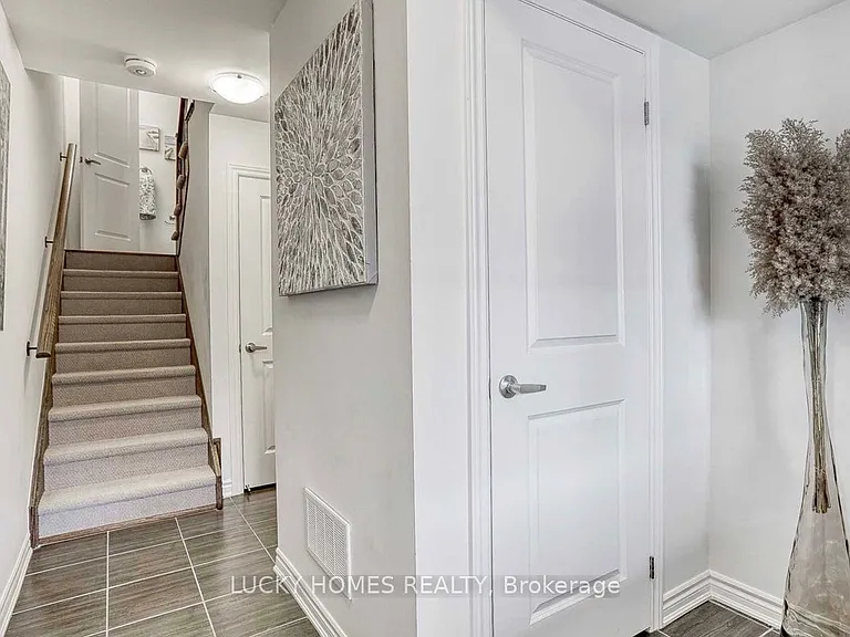 85 Sutcliffe Dr — Photo 12