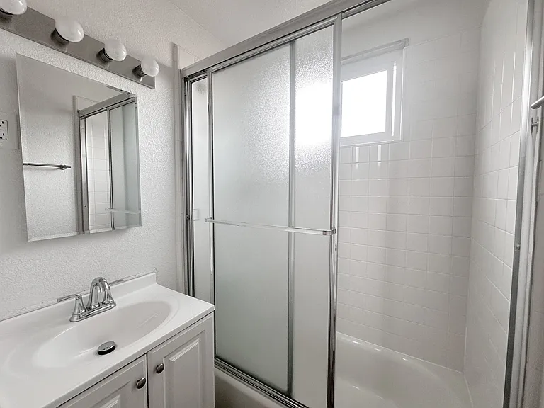 1008 Georgia St #203 — Photo 4