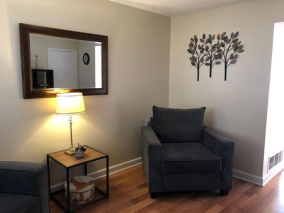 3rd image of 1633 Glenside Dr APT C