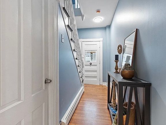 5th image of 117 Greenwood St