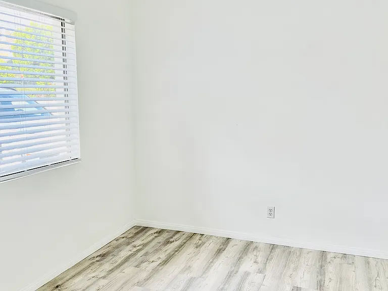 7234 S La Cienega Blvd #4 — Photo 2