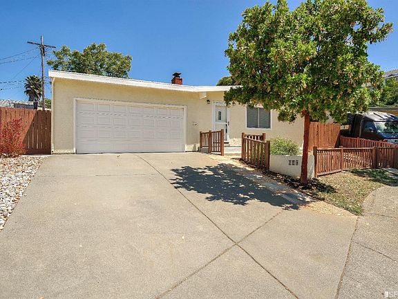 4th image of 214 Sandalwood Ct