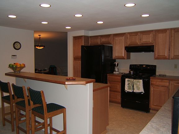 Kitchen w/6' Island 12x16