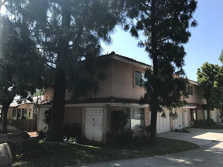 1265 Persimmon Ave #C — Photo 1
