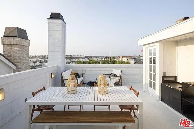 709 W Balboa Blvd — Photo 26