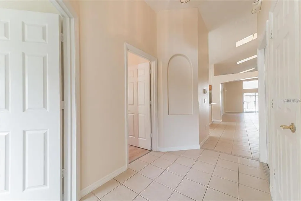 5 bed, 4.0 bath, 2136 sqft, $2,895 — Photo 3
