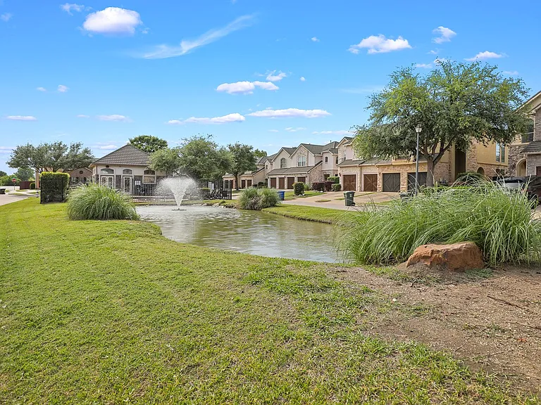 2561 Fountain Cv — Photo 17