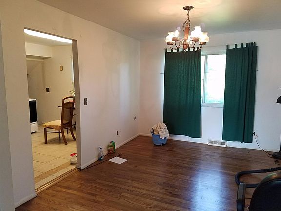 3rd image of 7330 Pickway Dr