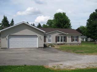 110 N 4th St, Wolcottville, IN 46795