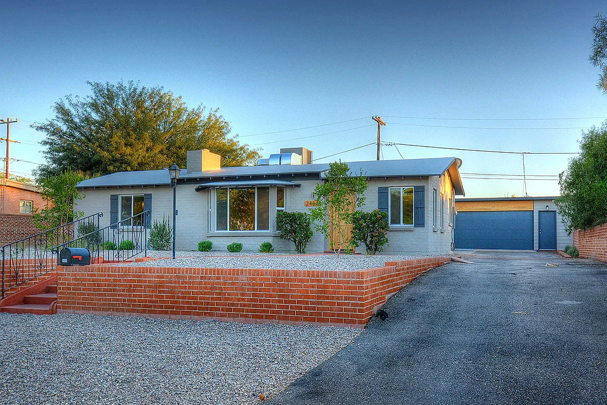 Pre-Lease For August 2027 - Gorgeous Home In Sam Hughes — Photo 2