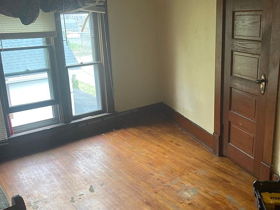 3rd image of 113 W Noyes St #C