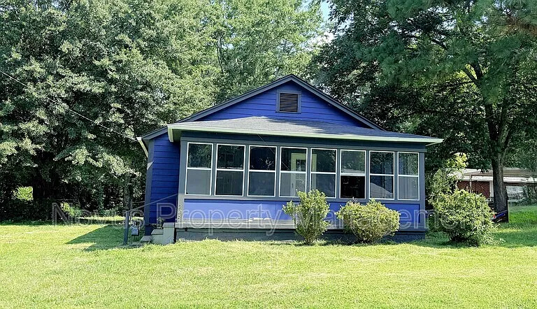 223 Waddell St — Photo 1