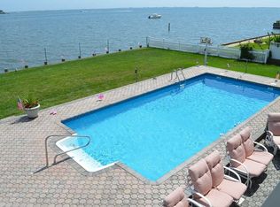 25 Romana Dr, Hampton Bays, NY 11946
