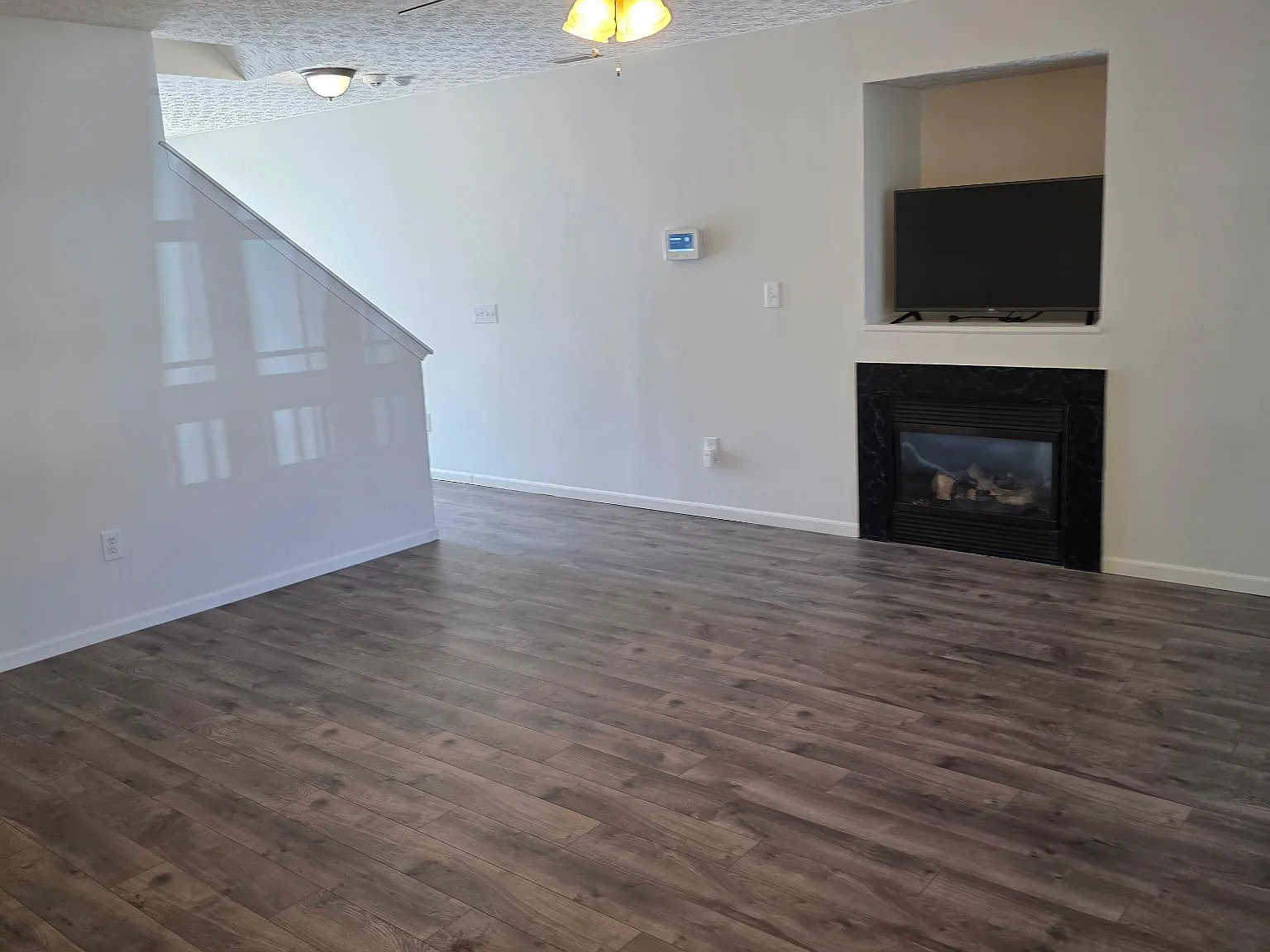 3 bed, 2.5 bath, 1536 sqft, $2,100 — Photo 3