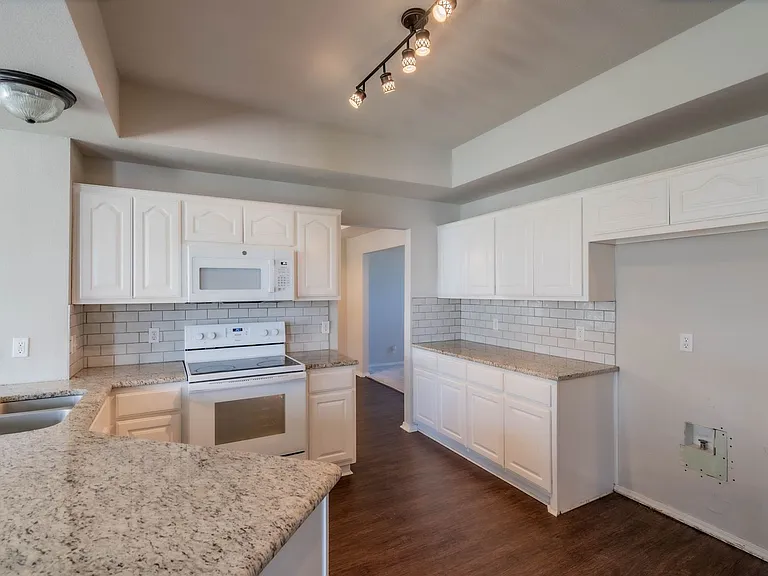 8514 S 112th East Ave — Photo 6
