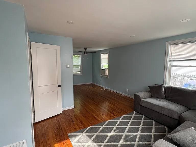 150 Yorktown Rd — Photo 5