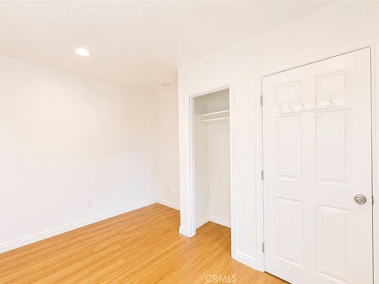 1372 W 36th St #3 — Photo 11