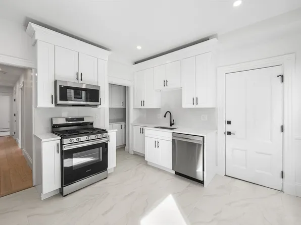 66 6th St #2, Cambridge, MA 02141