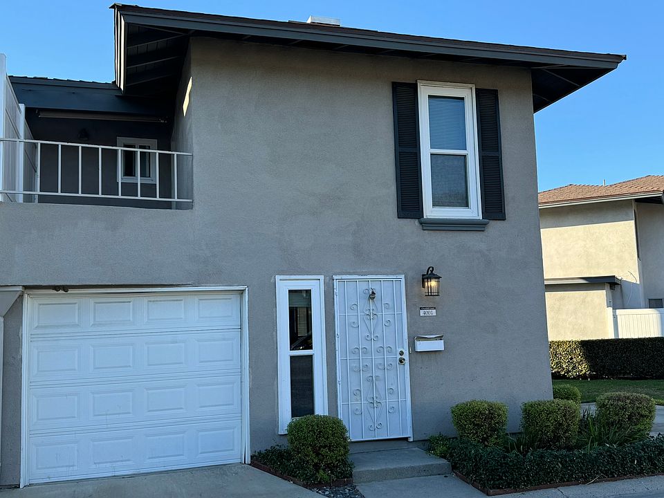 Exterior of the townhome. Above the garage is the deck off the master bedroom.