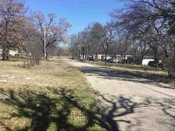 Exterior Neighborhood (street photo)