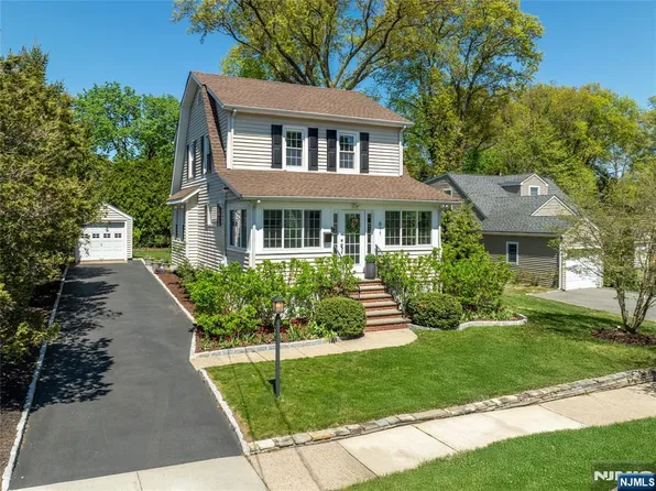 611 Albert Pl, Ridgewood, NJ 07450