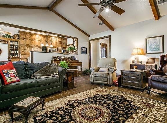 5th image of 210 Betty L Ln
