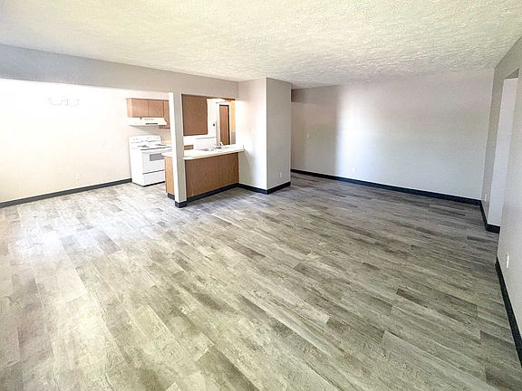 4th image of 904 E Sturgis St #7