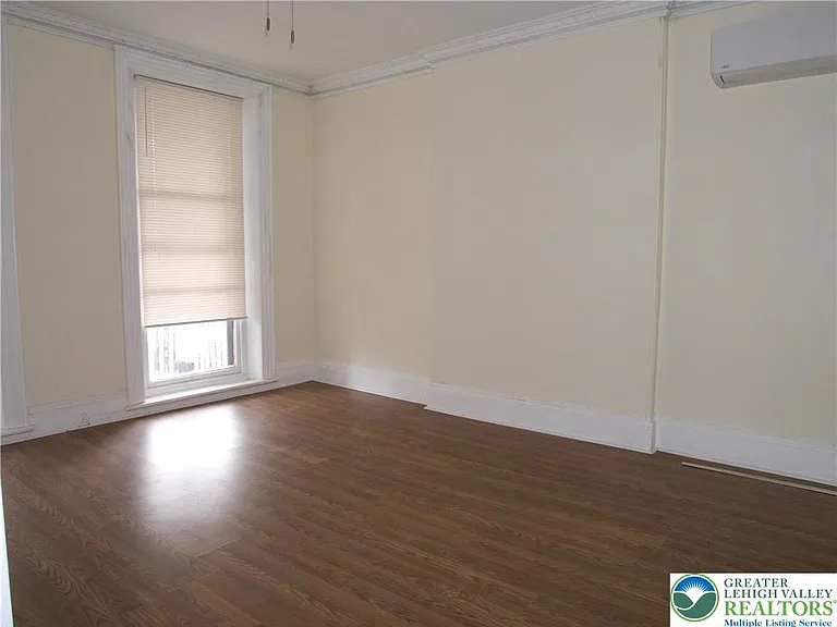 1020 Ferry St #1 — Photo 8