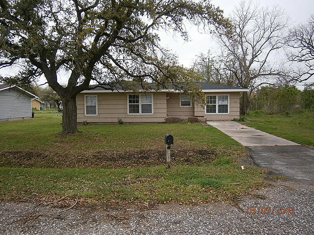 3 bed, 2.0 bath, 1300 sqft, $1,750 — Photo 1