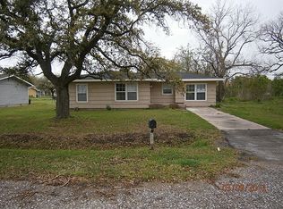 225 Nanlee St, La Marque, TX 77568