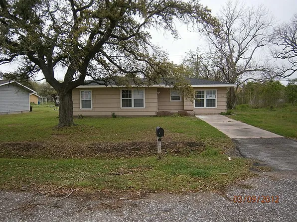 225 Nanlee St, La Marque, TX 77568