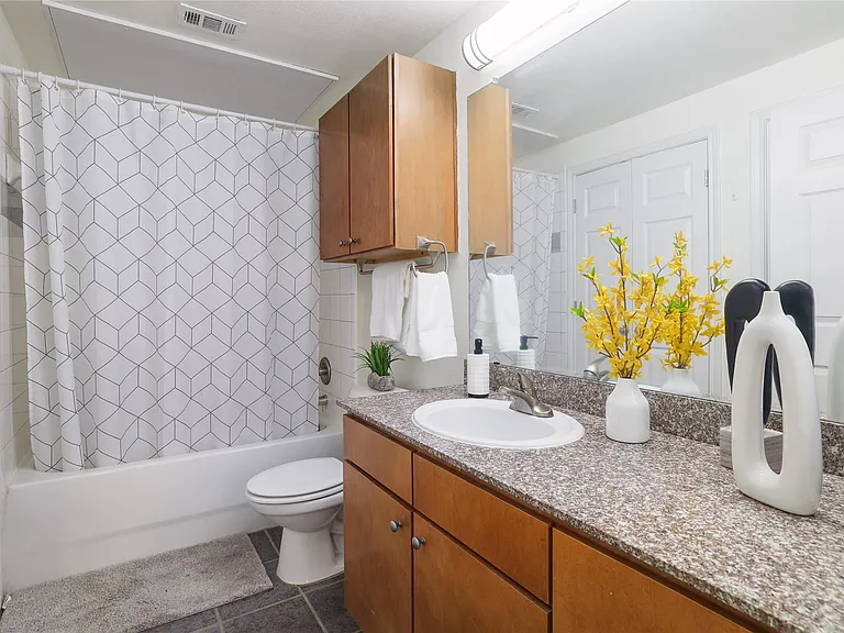2502 Leon St #208 — Photo 12
