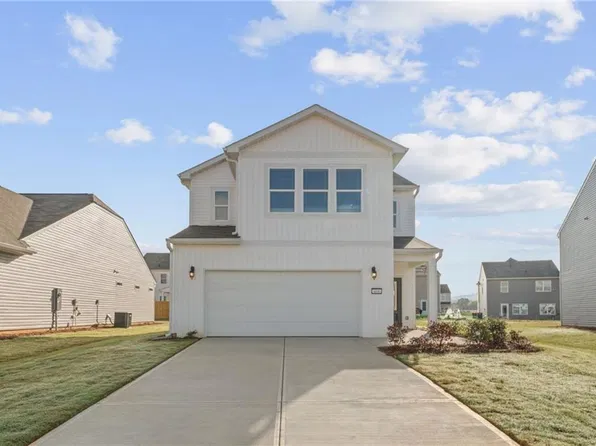 404 Bluegrass Ln, Rockmart, GA 30153