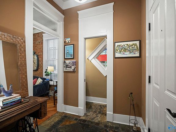 3rd image of 507 Clinton Ave NE