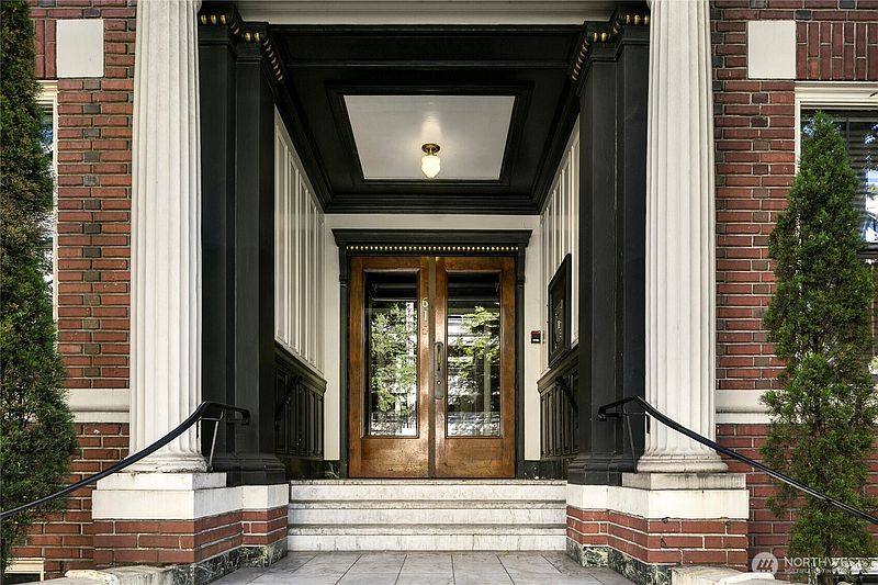 2nd image of 615 Boren Avenue #17
