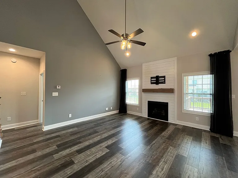 557 Dexter Dr — Photo 6