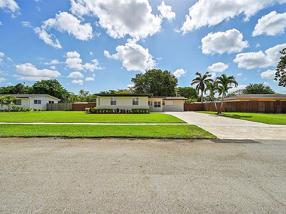 2nd image of 612 Orchid Drive