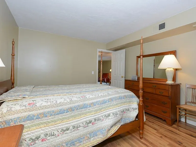 327 Plantation St — Photo 12