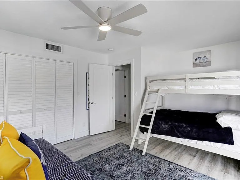 10842 Vanderbilt Dr — Photo 20