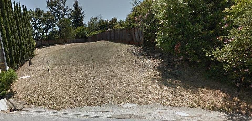 2nd image of 3923 Lakemead Way