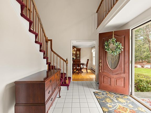 5th image of 35 Meadowbrook Dr