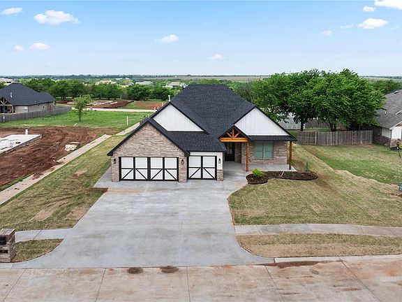 2nd image of 1437 Buckhorn Pl